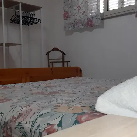 Bed & Breakfast Phiniscollis *