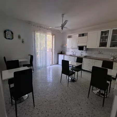 Bed & Breakfast Phiniscollis