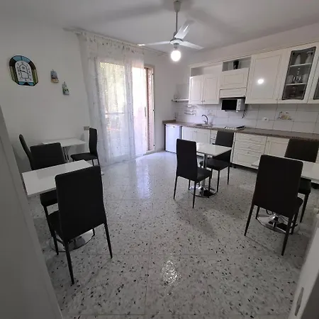 Bed & Breakfast Phiniscollis 3*